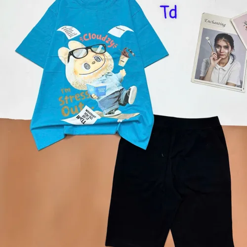 Đồ bộ quần lửng đen áo tay ngắn in hình thỏ mặc quần jean