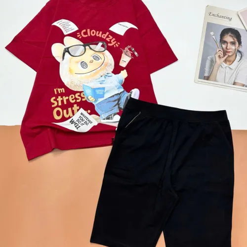 Đồ bộ quần lửng đen áo tay ngắn in hình thỏ mặc quần jean