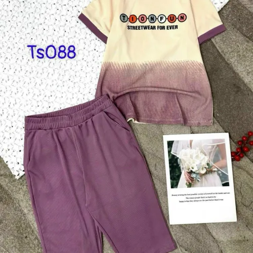 Đồ bộ quần lửng màu của line  áo tay ngắn in chữ TIONFUN