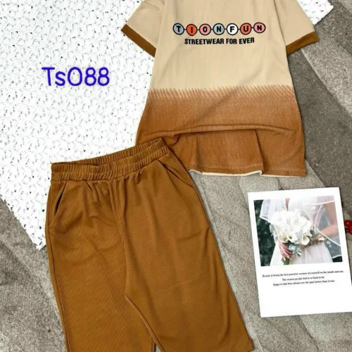 Đồ bộ quần lửng màu của line  áo tay ngắn in chữ TIONFUN