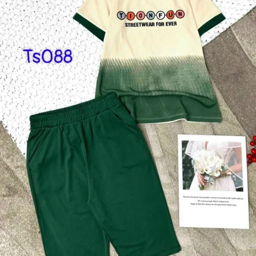 Đồ bộ quần lửng màu của line  áo tay ngắn in chữ TIONFUN