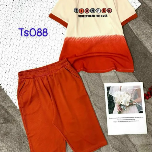 Đồ bộ quần lửng màu của line  áo tay ngắn in chữ TIONFUN