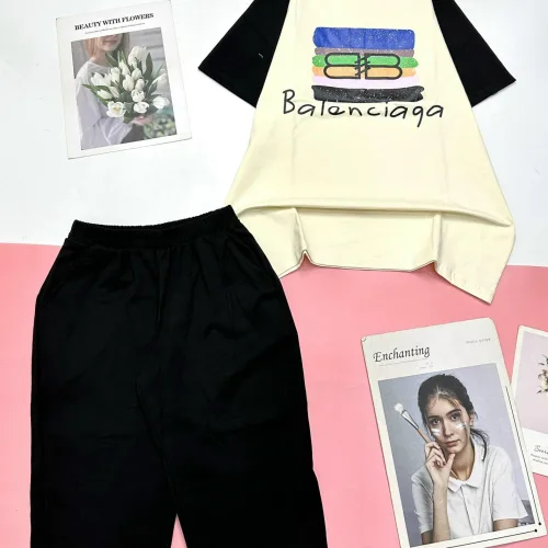 Đồ bộ quần lửng màu của tay áo tay ngắn in chữ BALENCIAGA