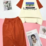 Đồ bộ quần lửng màu của tay áo tay ngắn in chữ BALENCIAGA