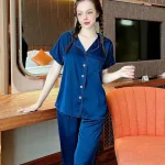 Đồ bộ satin trơn quần lửng áo 2 sơ mi có túi trước may viền