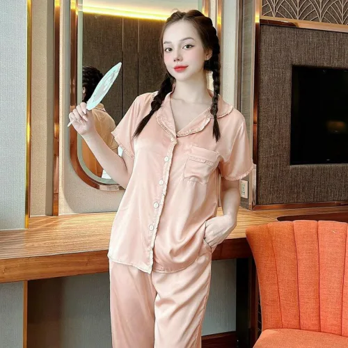 Đồ bộ satin trơn quần lửng áo 2 sơ mi có túi trước may viền