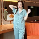 Đồ bộ satin trơn quần lửng áo 2 sơ mi có túi trước may viền