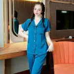 Đồ bộ satin trơn quần lửng áo 2 sơ mi có túi trước may viền