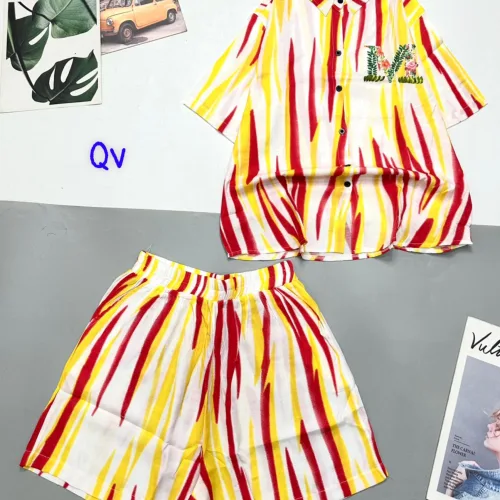 Đồ bộ sọc loang quần đùi áo sơ mi tay ngắn cổ bẻ in chữ M