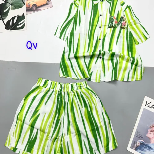 Đồ bộ sọc loang quần đùi áo sơ mi tay ngắn cổ bẻ in chữ M