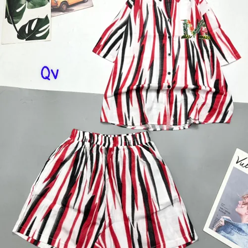 Đồ bộ sọc loang quần đùi áo sơ mi tay ngắn cổ bẻ in chữ M