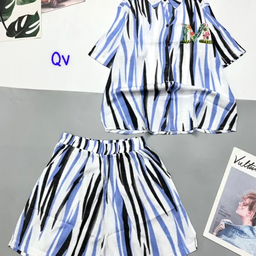 Đồ bộ sọc loang quần đùi áo sơ mi tay ngắn cổ bẻ in chữ M
