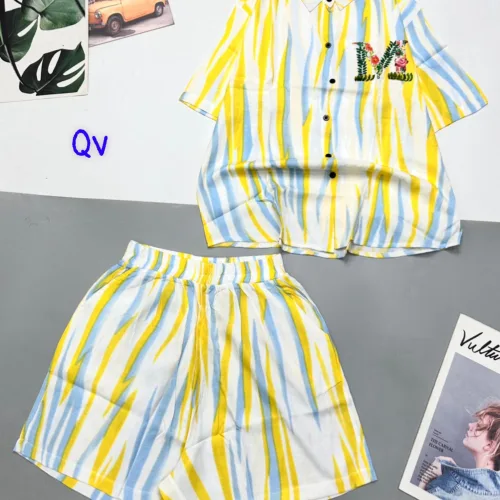 Đồ bộ sọc loang quần đùi áo sơ mi tay ngắn cổ bẻ in chữ M