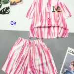 Đồ bộ sọc loang quần đùi áo sơ mi tay ngắn cổ bẻ in chữ M