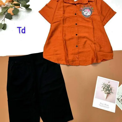 Đồ bộ tơ xước quần ngố đen áo sơ mi tay ngắn in hình bên trái