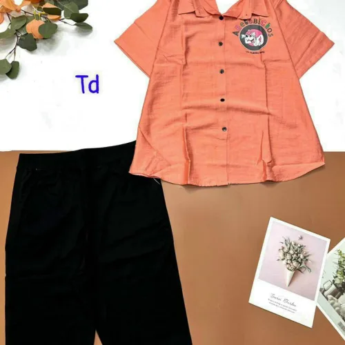 Đồ bộ tơ xước quần ngố đen áo sơ mi tay ngắn in hình bên trái
