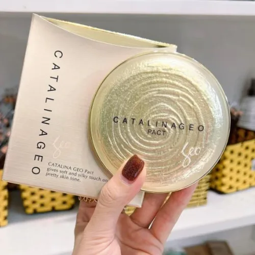Phấn Phủ Dạng Nén Geo Lamy Catalina Geo Golden Pact 22g- tone 1 Hộp Vàng