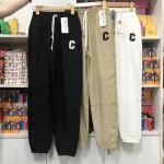 Quần jogger nữ vải đũi xước thêu logo chữ C