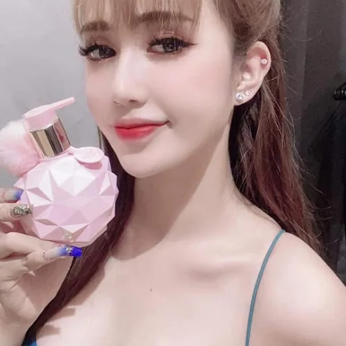 Rụng trứngg với e sữa tắm hương nước hoa Pinklady