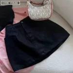 Sét 3 món sơ mi hồng kèm áo 3 lỗ đen chân váy kaki