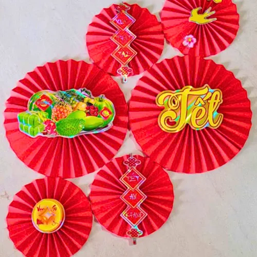 Set 6 Quạt Xếp Đỏ In Ép Kim Nhiều Chữ Trang Trí Tết (Nhiều Mẫu)
