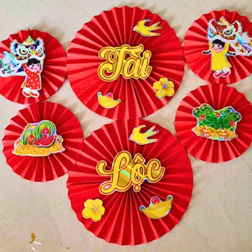 Set 6 Quạt Xếp Đỏ In Ép Kim Nhiều Chữ Trang Trí Tết (Nhiều Mẫu)