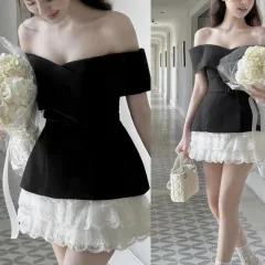 Sét áo đen bẹt vai + chân váy ren trắng tầng