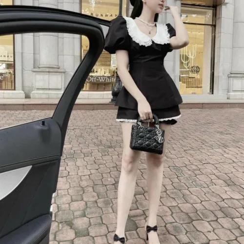 Sét áo đen phối cổ sen trắng viền ren + chân váy