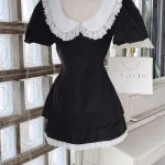 Sét áo đen phối cổ sen trắng viền ren + chân váy