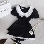Sét áo đen phối cổ sen trắng viền ren + chân váy