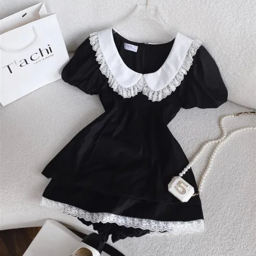 Sét áo đen phối cổ sen trắng viền ren + chân váy