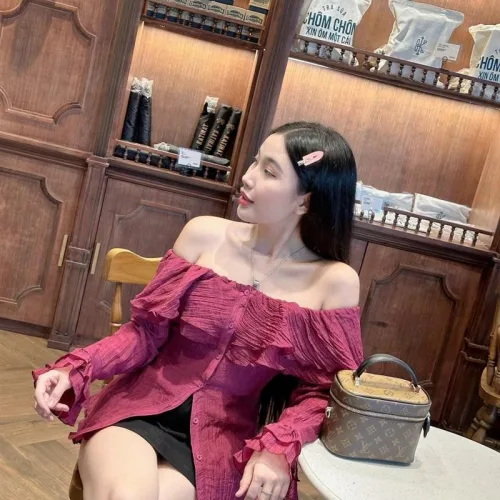 Sét áo hồng trễ vai tay loe + chân váy