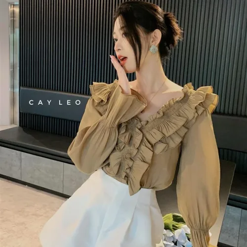Sét áo nâu viền bèo ngực + short trắng