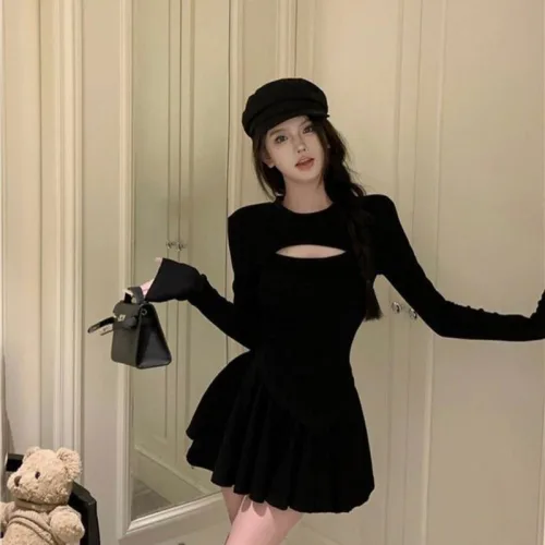 Sét áo nhung đen khoét ngực tay dài + chân váy xoè