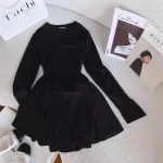 Sét áo nhung đen khoét ngực tay dài + chân váy xoè