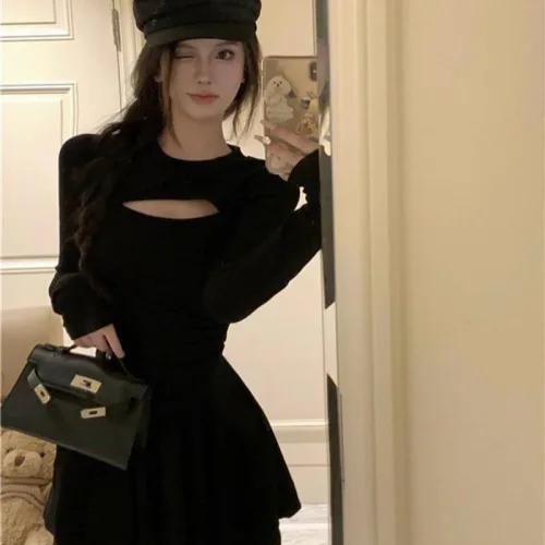 Sét áo nhung đen khoét ngực tay dài + chân váy xoè
