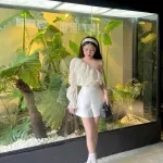 Sét áo nude bèo 1 bên tay + short trắng