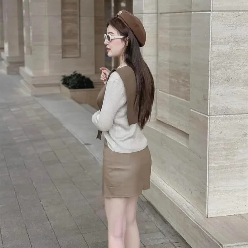 Sét áo nude kèm choàng cổ + chân váy nâu da