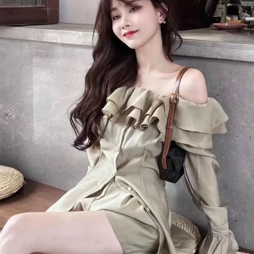 Sét áo nude trễ vai tay loe + short