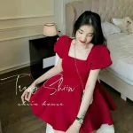 Sét áo peplum đỏ cổ vuông tay phồng + chân váy trắng