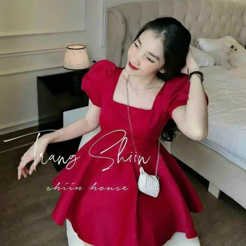 Sét áo peplum đỏ cổ vuông tay phồng + chân váy trắng