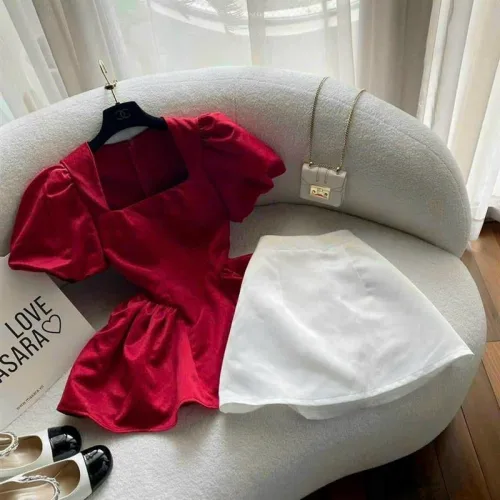 Sét áo peplum đỏ cổ vuông tay phồng + chân váy trắng