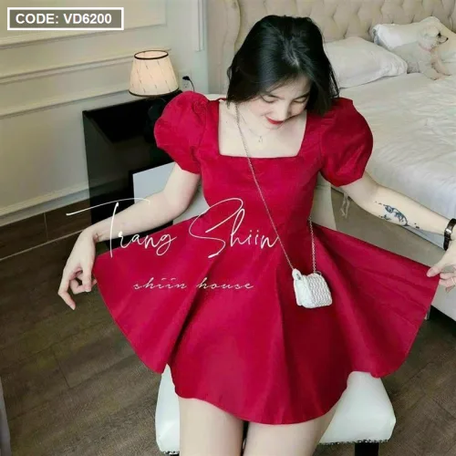 Sét áo peplum đỏ cổ vuông tay phồng + chân váy trắng