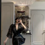 Sét áo thêu bướm nổi + chân váy xếp nơ lệch