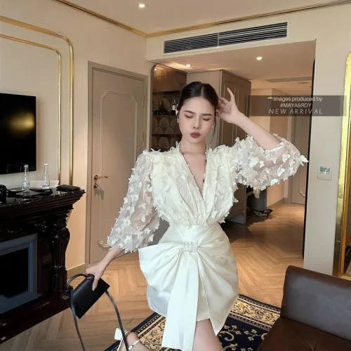 Sét áo thêu bướm nổi + chân váy xếp nơ lệch