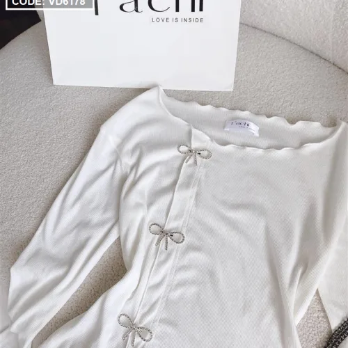 Sét áo trắng cuốn biên cài đá nơ + chân váy midi nude