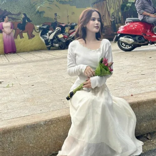 Sét áo trắng cuốn biên cài đá nơ + chân váy midi nude
