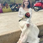 Sét áo trắng cuốn biên cài đá nơ + chân váy midi nude