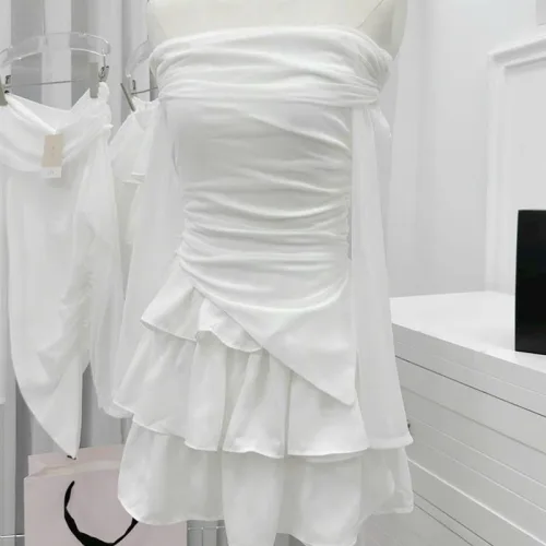 Sét áo trắng trễ vai tà xéo + chân váy tầng