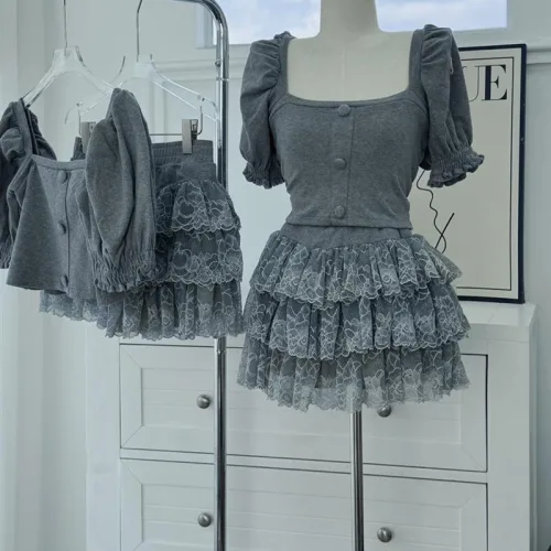Sét áo xám cổ vuông tay phồng + chân váy ren tầng